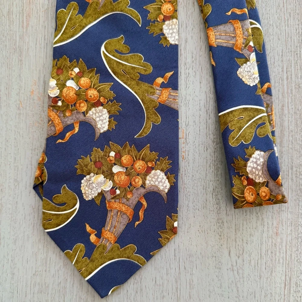 Valentino Cravatte Italy Fall RARE Cornucopia Luxury 100% Silk Tie Art Nouveau - Picture 5 of 9